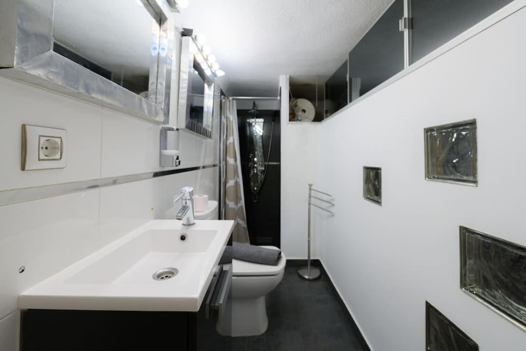 Encantador Apartamento Temporal Centrico Con Patio Privado Mpe51 Appartement Madrid Buitenkant foto