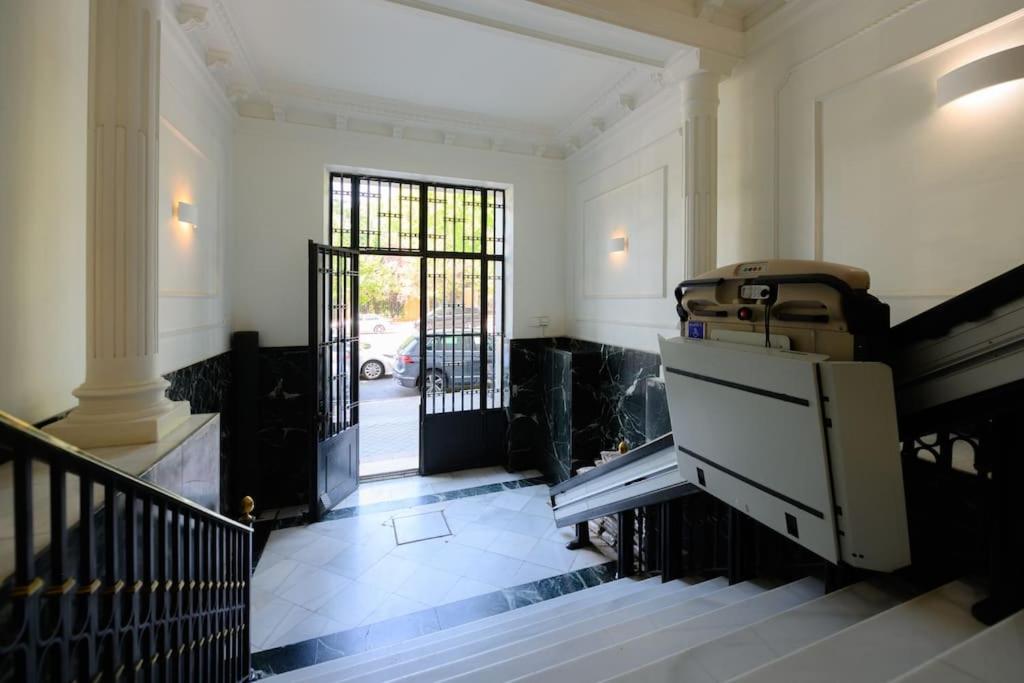 Encantador Apartamento Temporal Centrico Con Patio Privado Mpe51 Appartement Madrid Buitenkant foto